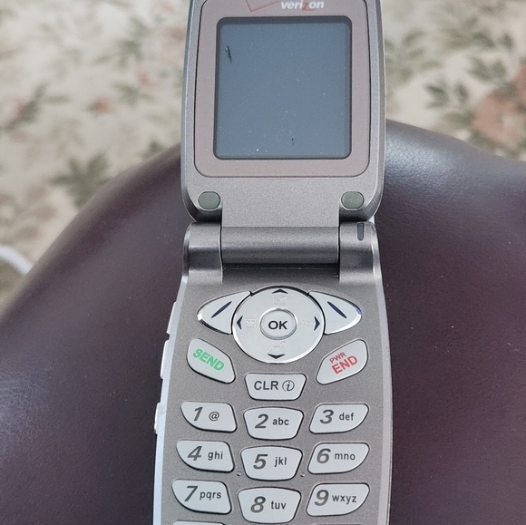 Verizon LG VX- 4400 untested - Picture 2 of 3